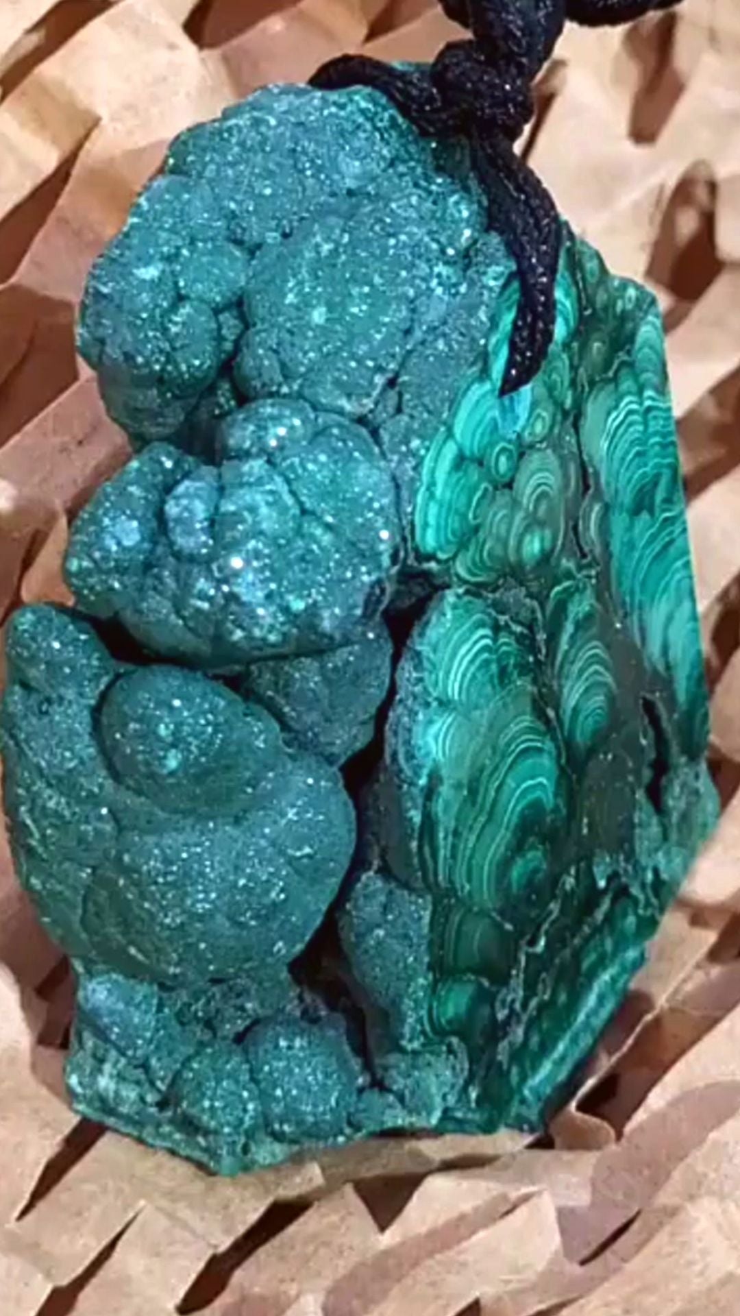 COLGANTE DE MALAQUITA VERDE Y CUARZO NATURAL