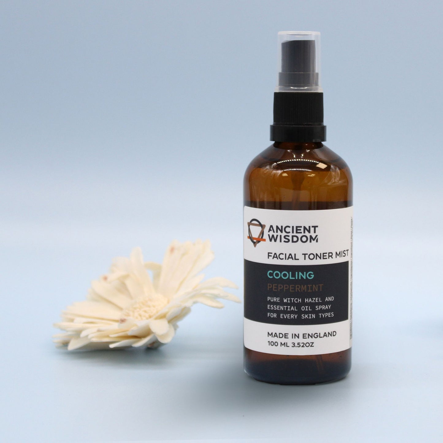 El tónico facial de Hamamelis y menta está diseñado para rejuvenecer, calmar e hidratar. Es apto para todo tipo de pieles. 100ML