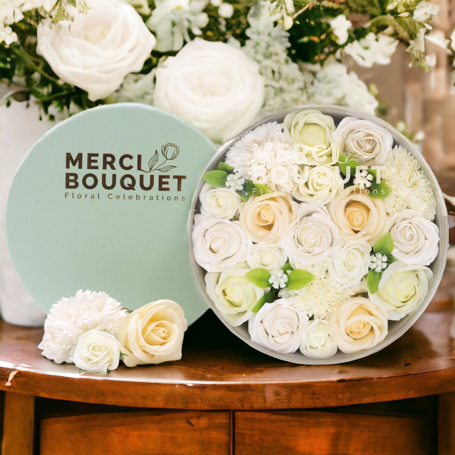 FLORES DE JABÓN BENDICIONES DE BODA - CAJA REDONDA BLANCO Y MARFIL