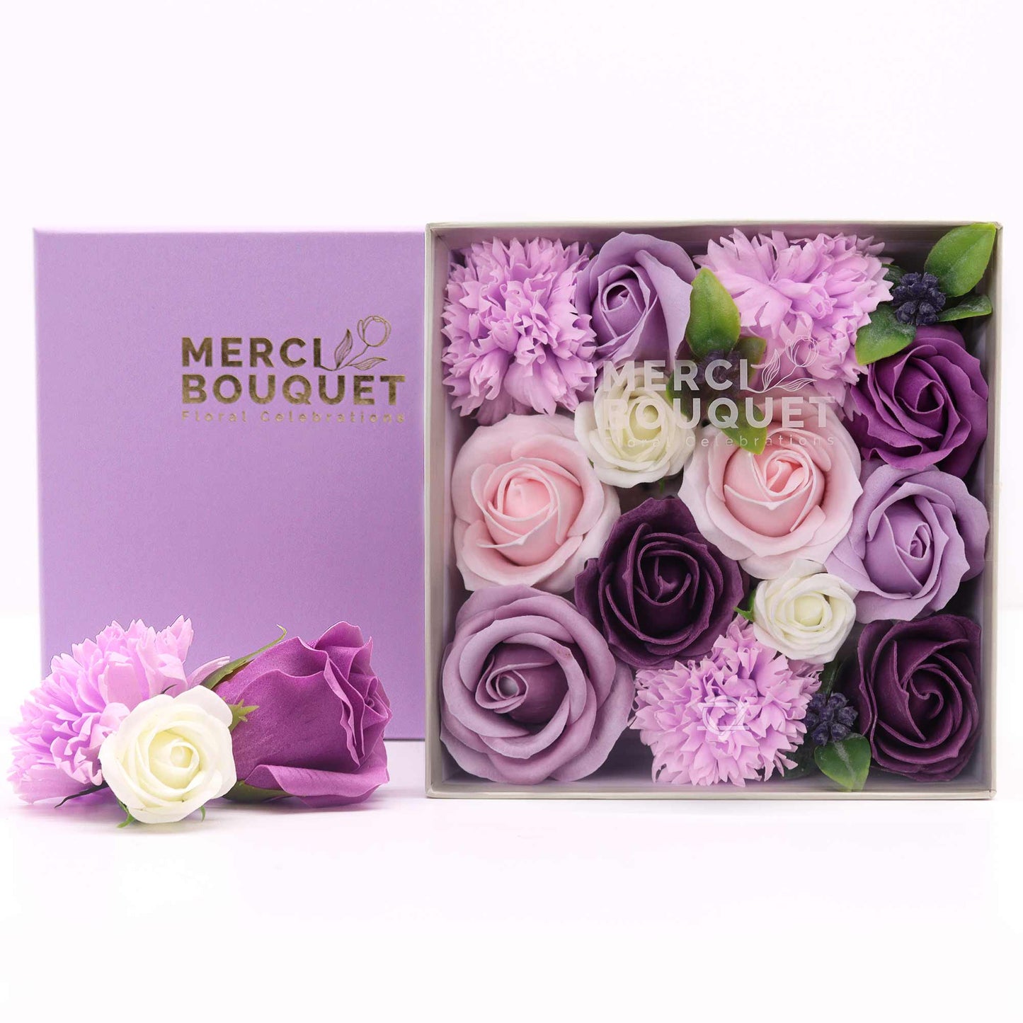 FLORES DE JABÓN - CAJA CUADRADA ROSAS LAVANDA Y CLAVEL