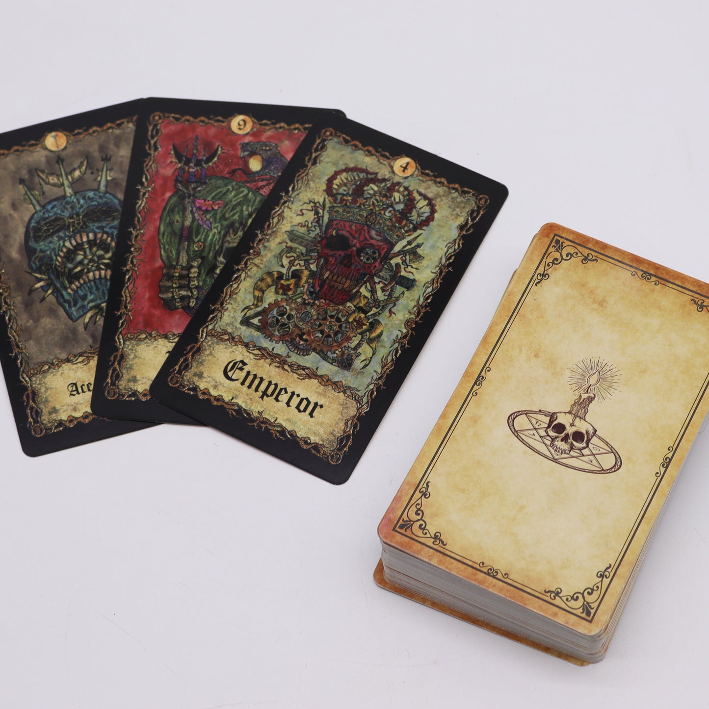 Cartas del Tarot con Libro guía - Arcanos del Réquiem