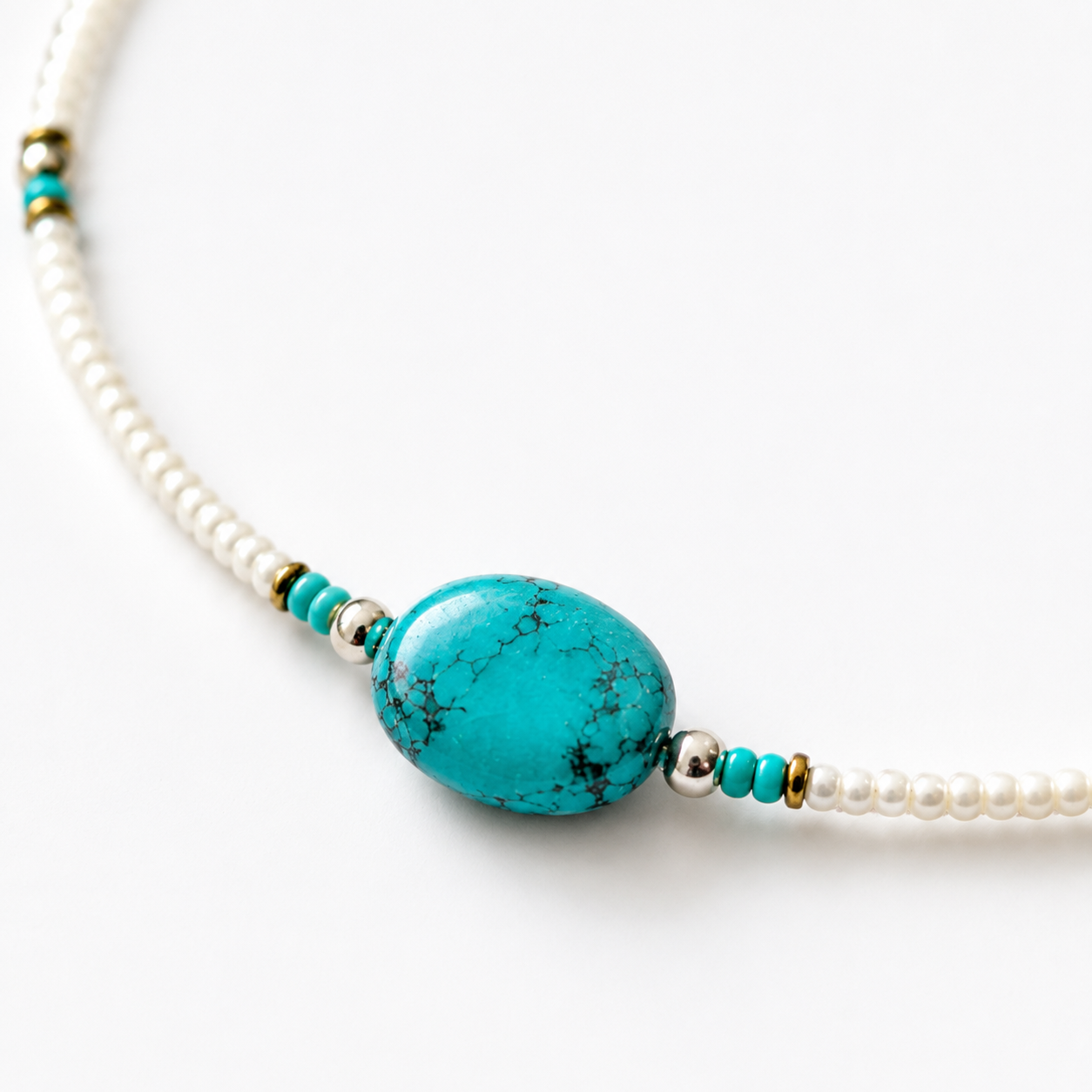 Collar de Perlas de Howlita y Turquesa Nepalí Fino (42 cm)