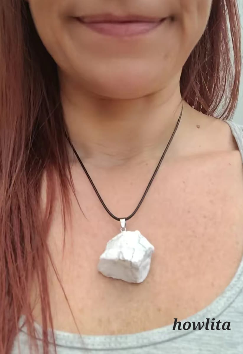 COLLAR DE PIEDRA NATURAL HOWLITA