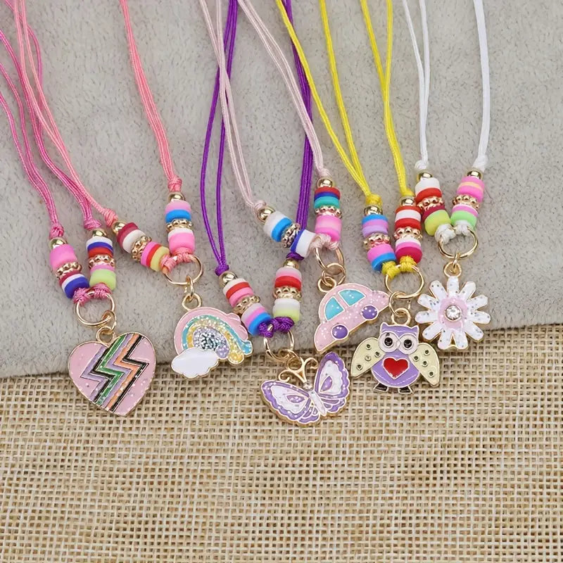 COLGANTES DE HILO AJUSTABLE CON DIJES BRILLOS Y COLOR