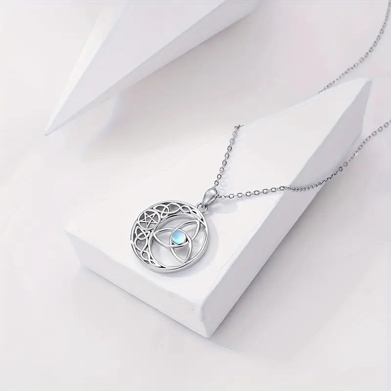 COLLAR CON DIJE DE NUDO DE BRUJA Y LUNA MAGICA CON PIEDRA LUNA INCRUSTADA