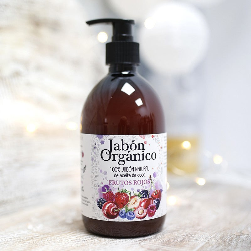 Jabón líquido orgánico de limpieza profunda que ofrece una experiencia única para el lavado de manos en un bonito dispensador de 500 ml. Viene presentado en botella dosificadora color ámbar, biodegradable y bomba en color negro. Con solo una presión y frotar un poco con la piel, genera una gran cantidad de espuma, muy aromática y agradable