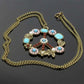 COLLAR DE FLORES Y SÍMBOLO DE PAZ
