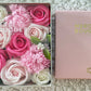 FLORES DE JABÓN  - CAJA CUADRADA BENDICIONES DE BEBÉ ROSA