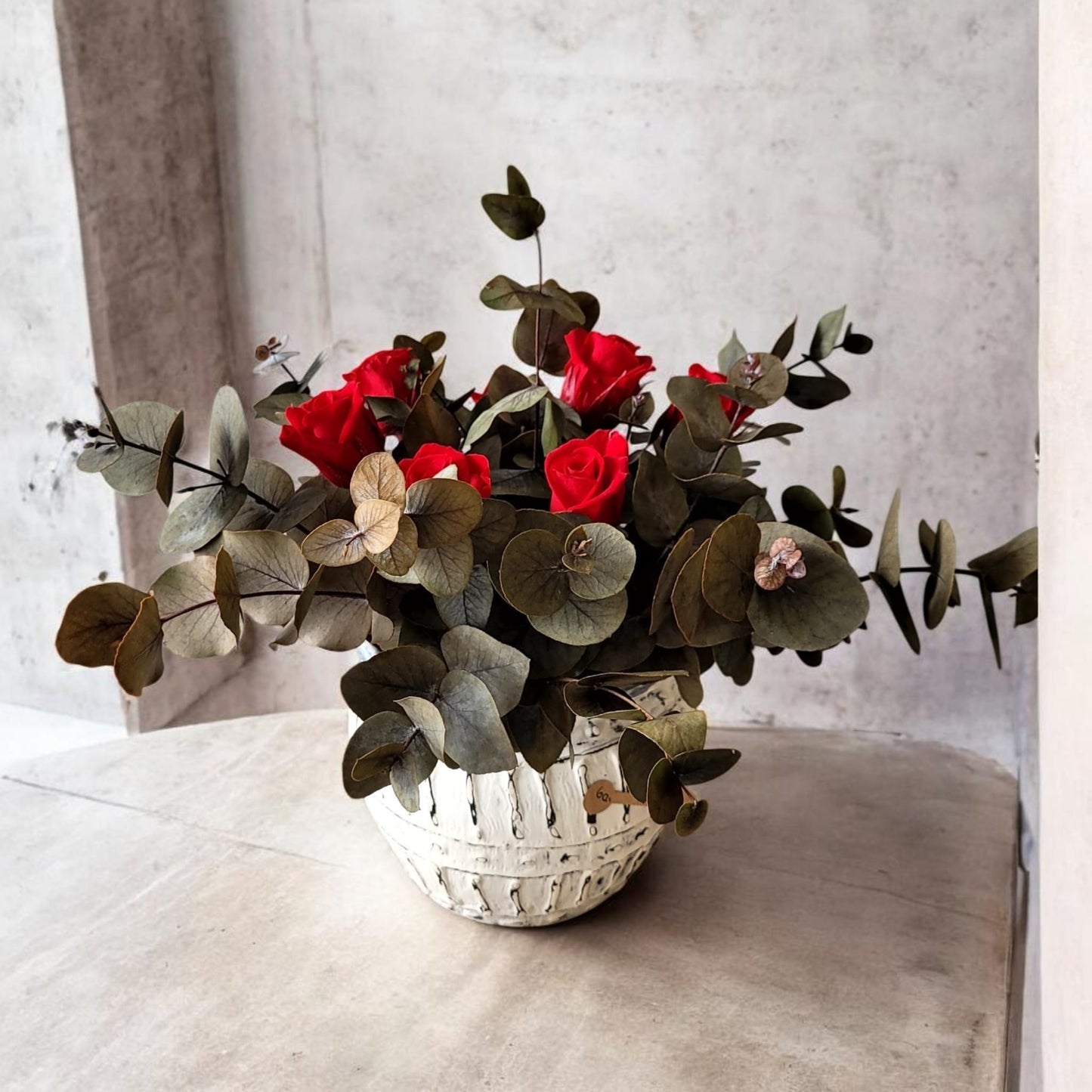ROSAS CARMESÍ EN CENTRO GRIEGO 🌹