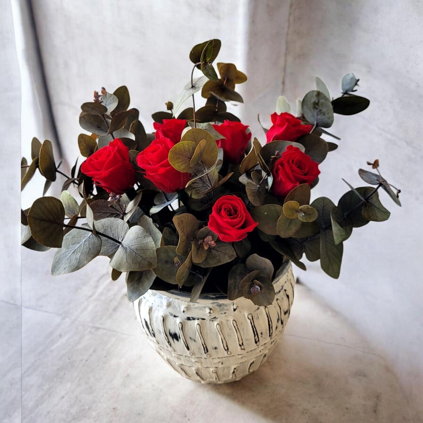 ROSAS CARMESÍ EN CENTRO GRIEGO 🌹